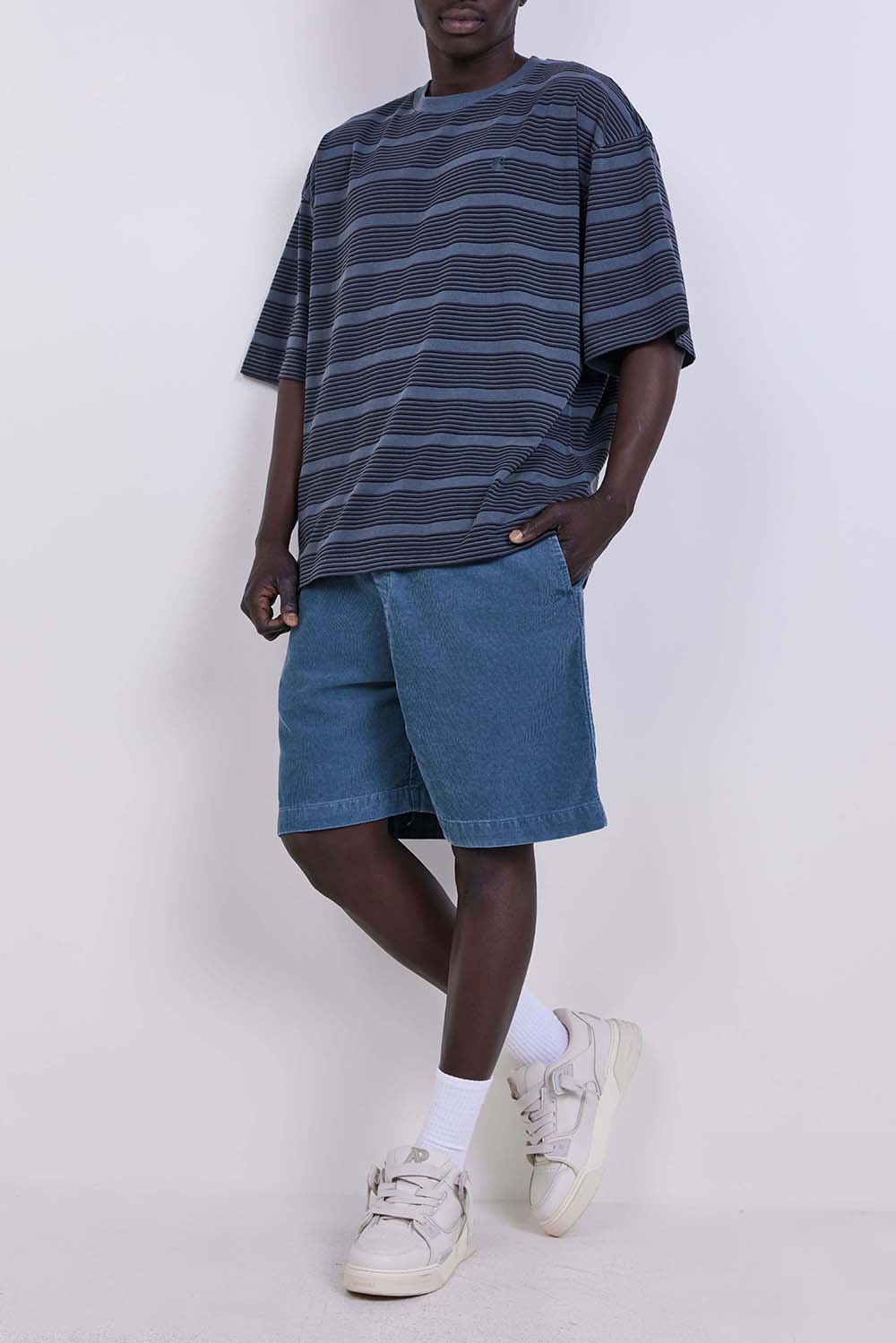 תמונת כל הלוק של מכנסי ברמודה